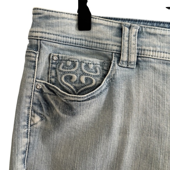 White House Black Market Light Wash Jeans Size 6R Bootleg Embroidered Boho - Picture 5 of 16